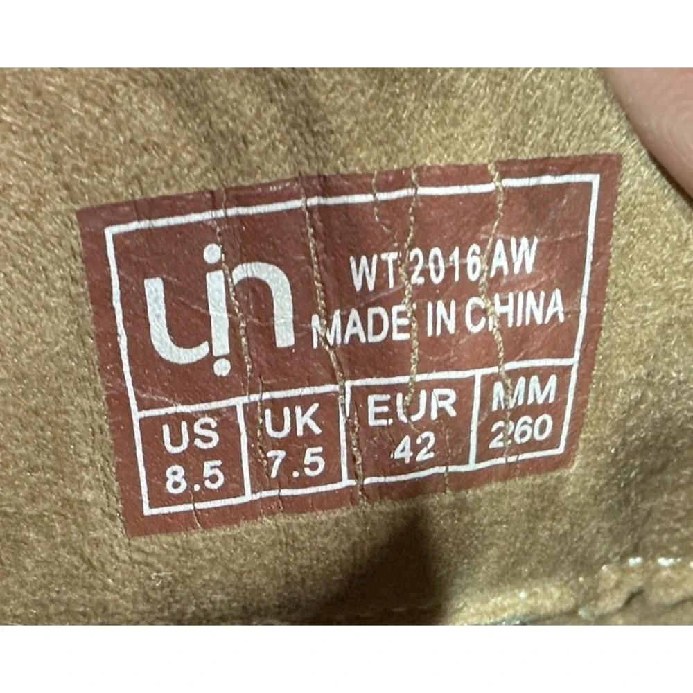 UIN rare boots